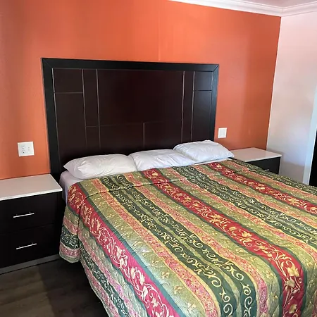 The Oaks Motel